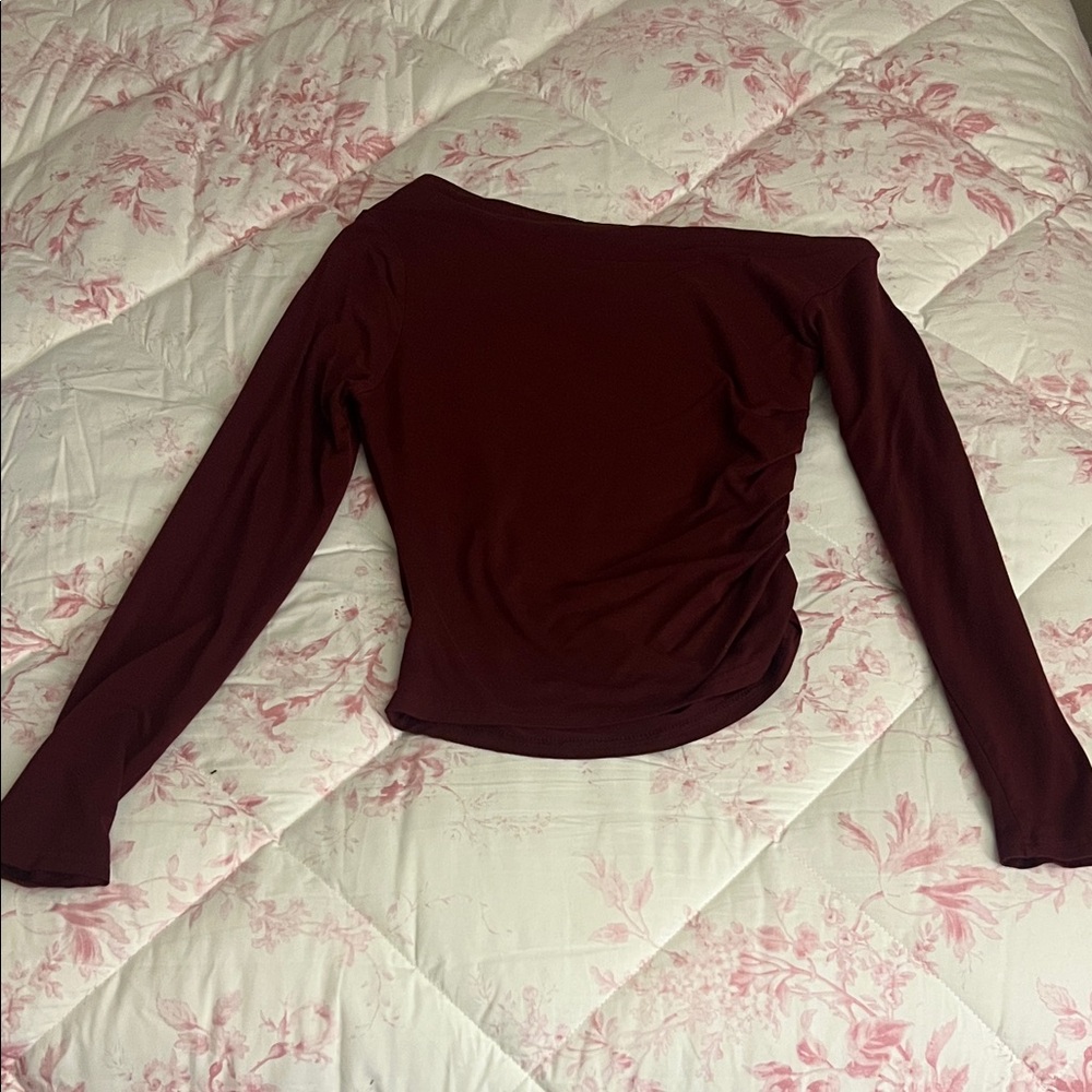 Asymmetrical Shoulder Ruched Cropped Top - Picture 7 of 13
